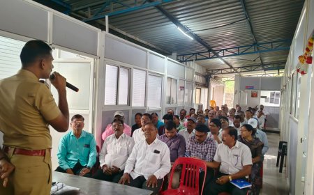 विद्यार्थ्यांच्या सुरक्षेसाठी शिक्रापूर पोलिसांचा 'सुरक्षा संकल्प' पोलीस निरीक्षक यादवांनी दिले भविष्याचे धडे