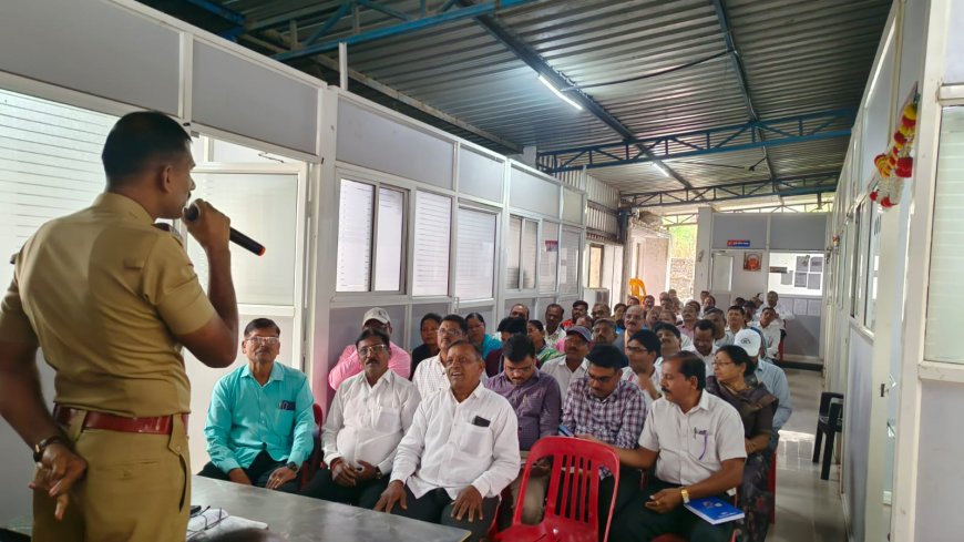 विद्यार्थ्यांच्या सुरक्षेसाठी शिक्रापूर पोलिसांचा 'सुरक्षा संकल्प' पोलीस निरीक्षक यादवांनी दिले भविष्याचे धडे