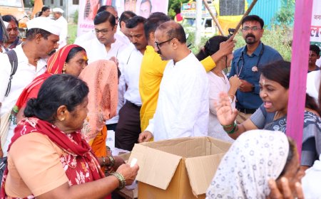 इंदापुरात इंडियन मेडिकल असोसिएशन आणि मेडिकोज असोसिएशन कडून हजारो वारकऱ्यांची तपासणी