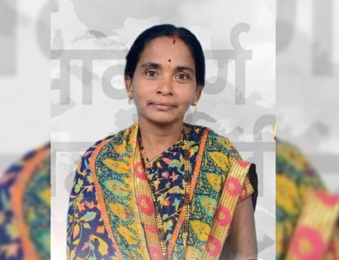 ट्रॅक्टरला जोडलेल्या फवारणी यंत्रात साडी अडकून महिलेचा दुर्दैवी मृत्यू