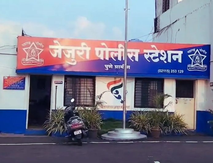 दहा वर्षीय बालिकेवर अत्याचाराचा आरोप ! ६० वर्षीय आरोपीला जेजुरी पोलिसांकडून अटक